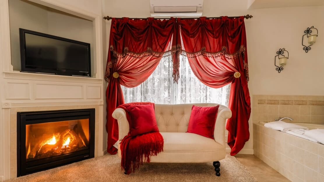 Romantic guest room with fireplace and spa tub near Hershey PA Romantic guest room with fireplace and spa tub near Hershey PA